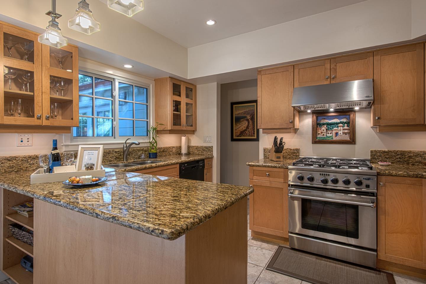 Detail Gallery Image 7 of 27 For 1108 Buena Vista Ave, Pacific Grove,  CA 93950 - 3 Beds | 2 Baths