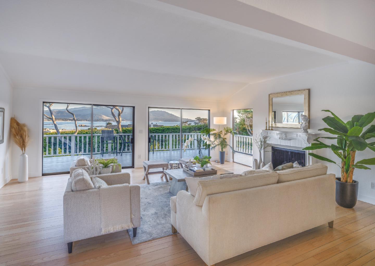 Detail Gallery Image 3 of 16 For 3301 17 Mile Dr #10,  Pebble Beach,  CA 93953 - 5 Beds | 4 Baths
