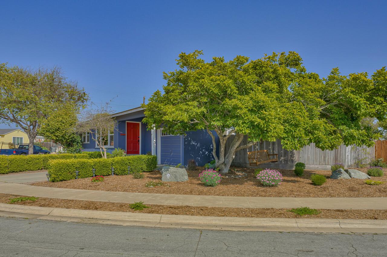 Detail Gallery Image 1 of 1 For 4 Grove St, Salinas,  CA 93901 - 2 Beds | 1 Baths