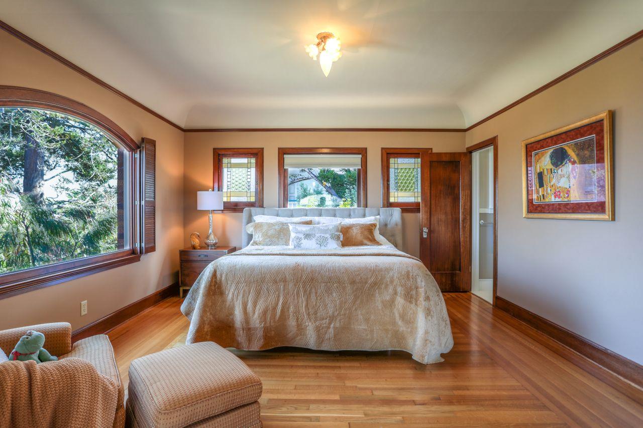 Detail Gallery Image 16 of 52 For 289 Lighthouse Ave, Pacific Grove,  CA 93950 - 4 Beds | 4 Baths