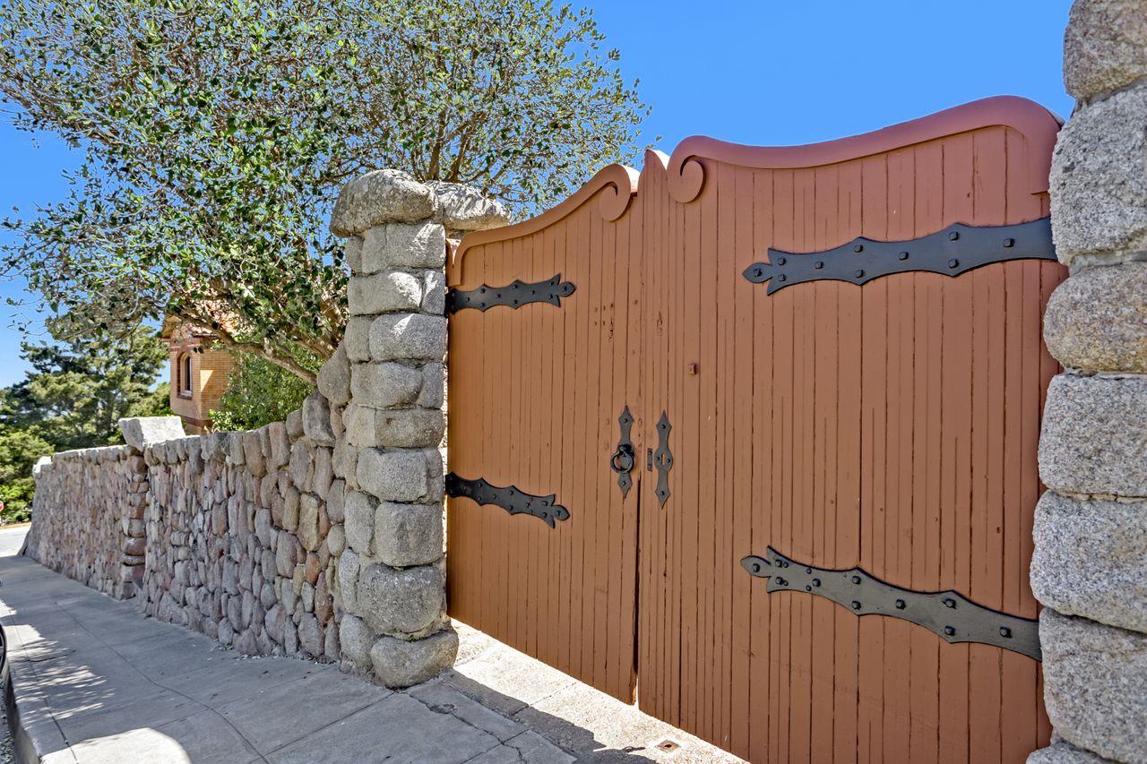 Detail Gallery Image 51 of 52 For 289 Lighthouse Ave, Pacific Grove,  CA 93950 - 4 Beds | 4 Baths