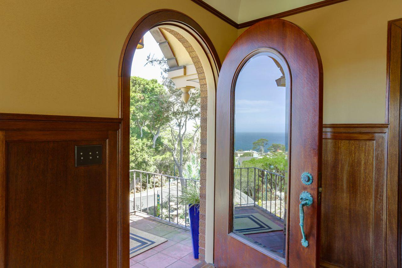 Detail Gallery Image 9 of 52 For 289 Lighthouse Ave, Pacific Grove,  CA 93950 - 4 Beds | 4 Baths