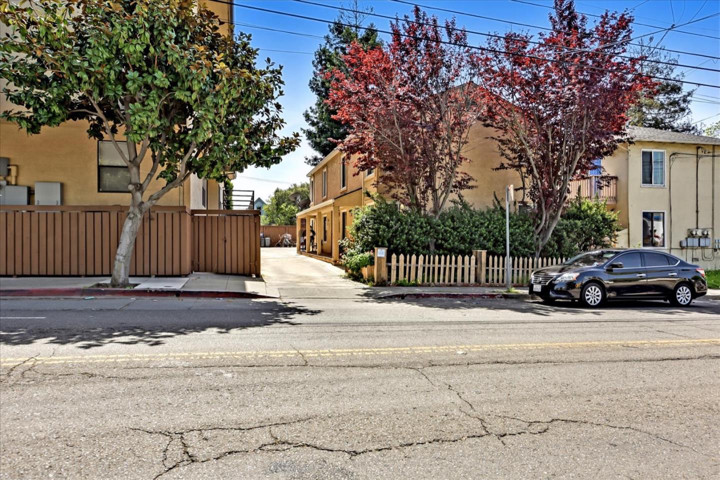 Detail Gallery Image 2 of 20 For 1860 Dwight Way, Berkeley,  CA 94703 - – Beds | – Baths