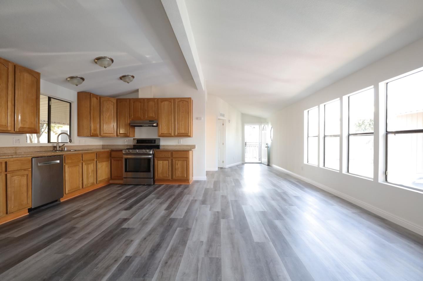Detail Gallery Image 5 of 15 For 600 E Weddell Dr #39,  Sunnyvale,  CA 94089 - 2 Beds | 2 Baths