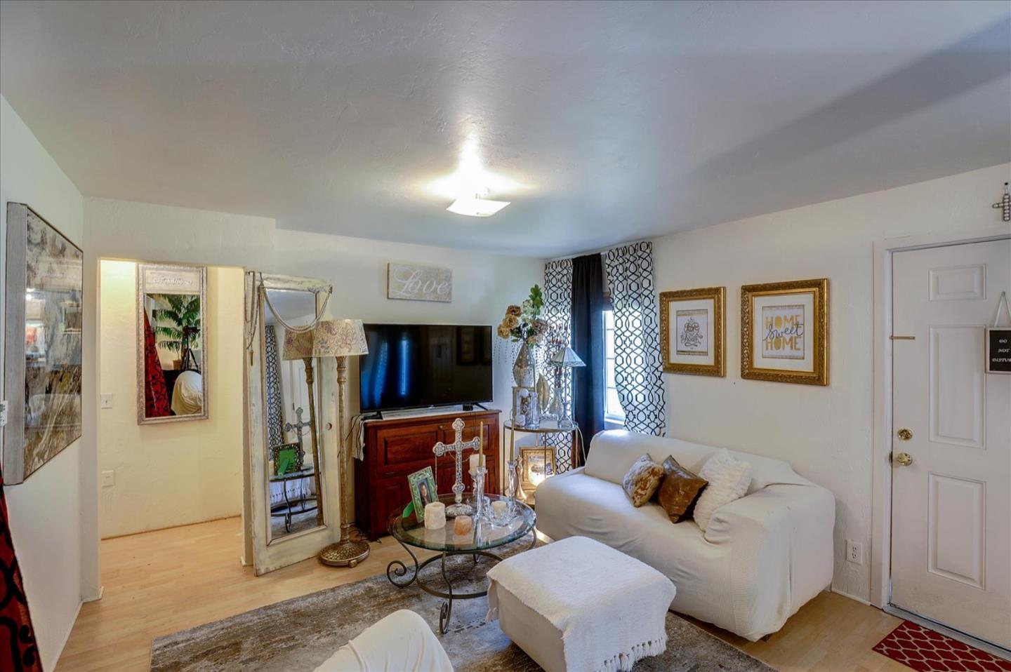 Detail Gallery Image 14 of 34 For 19007 Beatrice Dr, Salinas,  CA 93907 - 5 Beds | 3/1 Baths