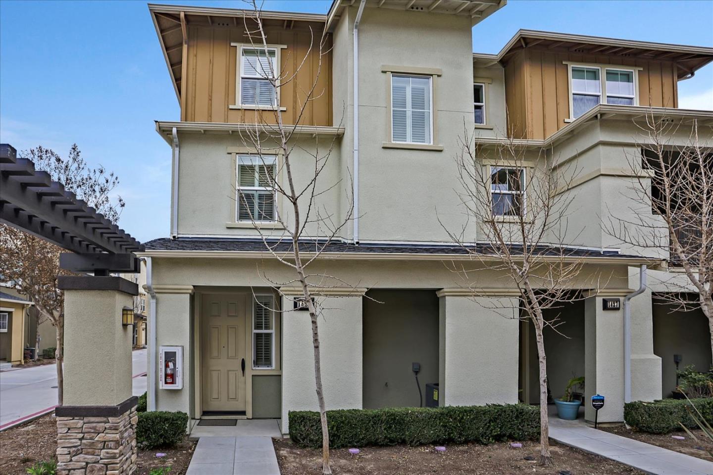 Detail Gallery Image 1 of 1 For 1431 Nestwood Way, Milpitas,  CA 95035 - 2 Beds | 2/1 Baths