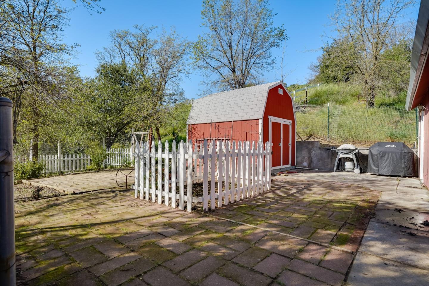 Detail Gallery Image 17 of 65 For 22200 Mount Eden Rd, Saratoga,  CA 95070 - – Beds | – Baths