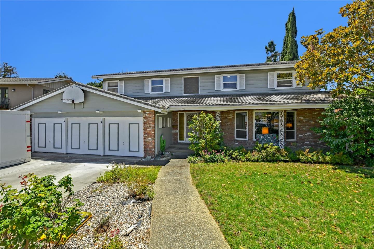 Detail Gallery Image 1 of 1 For 1187 Fairbrook Dr, Mountain View,  CA 94040 - 6 Beds | 3/1 Baths