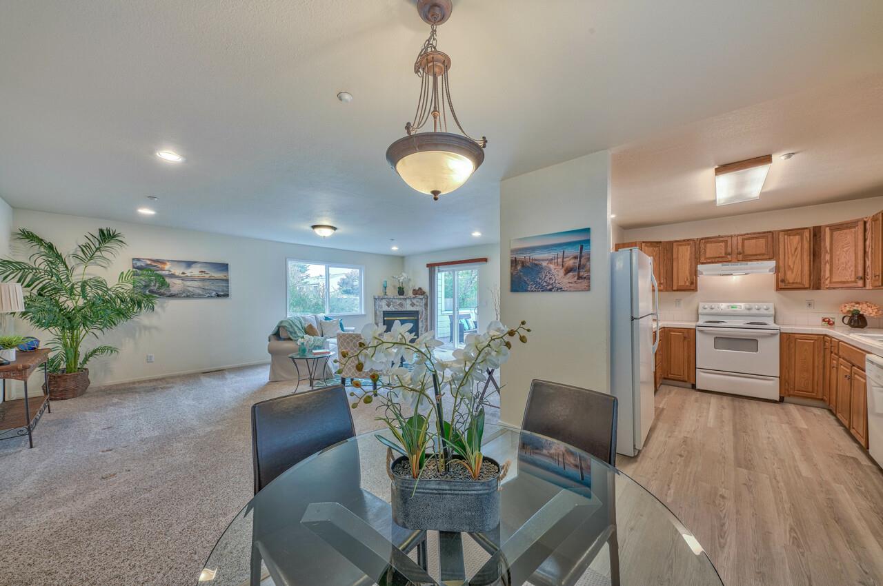 Detail Gallery Image 12 of 34 For 3138 Lake Dr, Marina,  CA 93933 - 3 Beds | 2/1 Baths