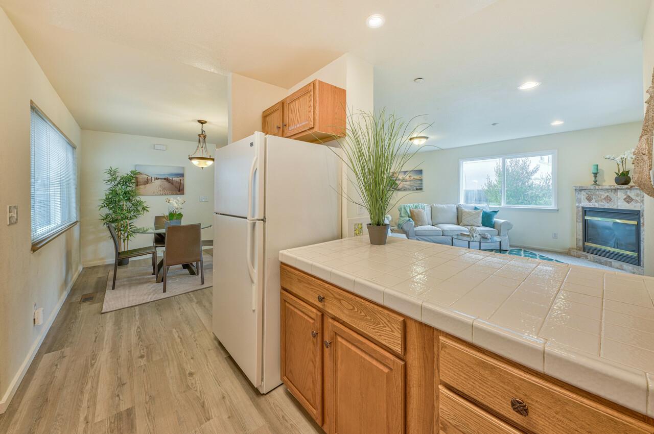 Detail Gallery Image 14 of 34 For 3138 Lake Dr, Marina,  CA 93933 - 3 Beds | 2/1 Baths