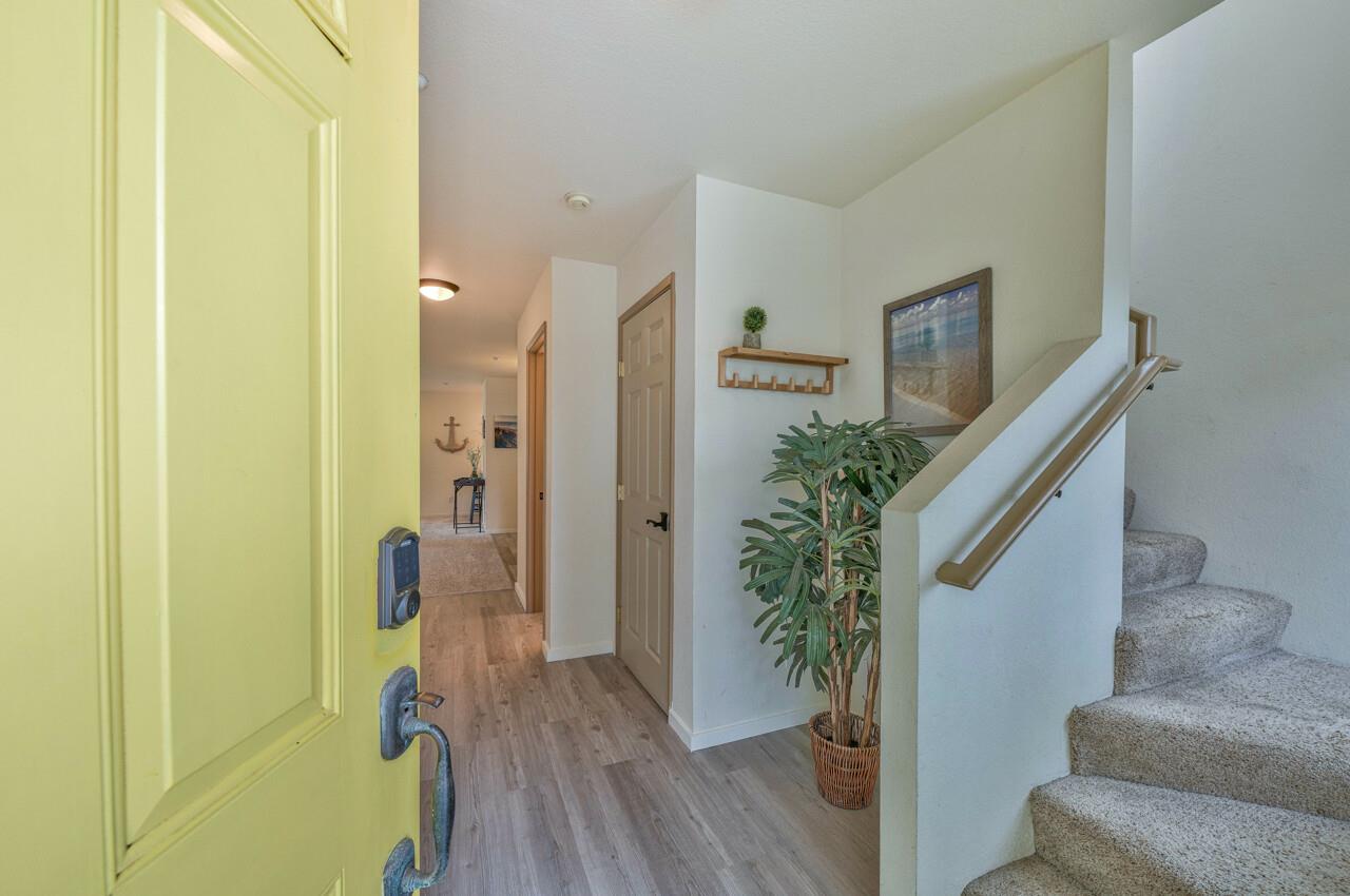 Detail Gallery Image 3 of 34 For 3138 Lake Dr, Marina,  CA 93933 - 3 Beds | 2/1 Baths