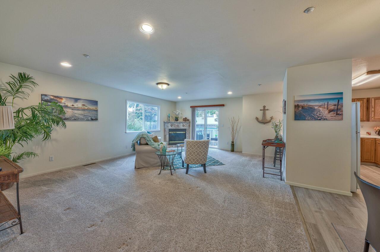 Detail Gallery Image 5 of 34 For 3138 Lake Dr, Marina,  CA 93933 - 3 Beds | 2/1 Baths