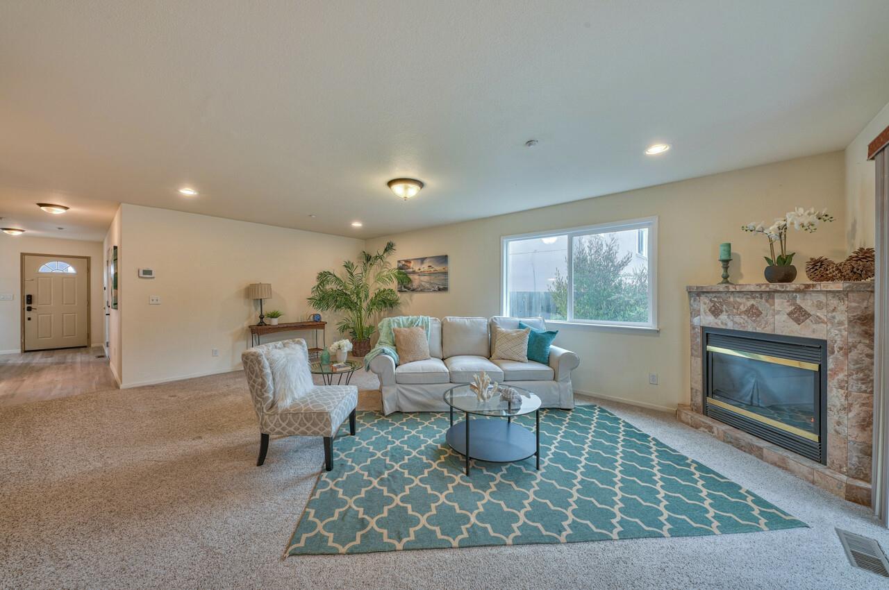 Detail Gallery Image 6 of 34 For 3138 Lake Dr, Marina,  CA 93933 - 3 Beds | 2/1 Baths