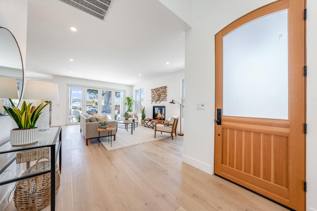 Detail Gallery Image 5 of 47 For 120 Bay Crest Rd, Santa Cruz,  CA 95062 - 3 Beds | 3/1 Baths