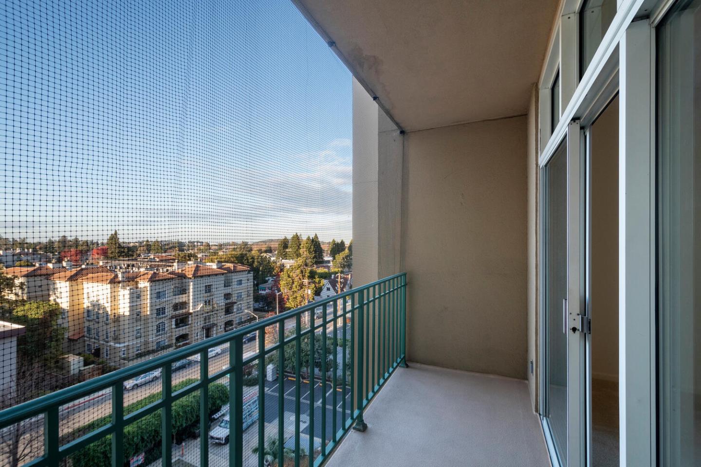 Detail Gallery Image 2 of 12 For 1 Baldwin Ave #701,  San Mateo,  CA 94401 - 1 Beds | 1 Baths