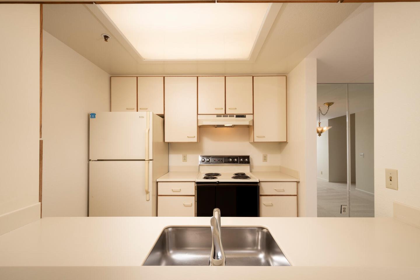 Detail Gallery Image 3 of 12 For 1 Baldwin Ave #701,  San Mateo,  CA 94401 - 1 Beds | 1 Baths