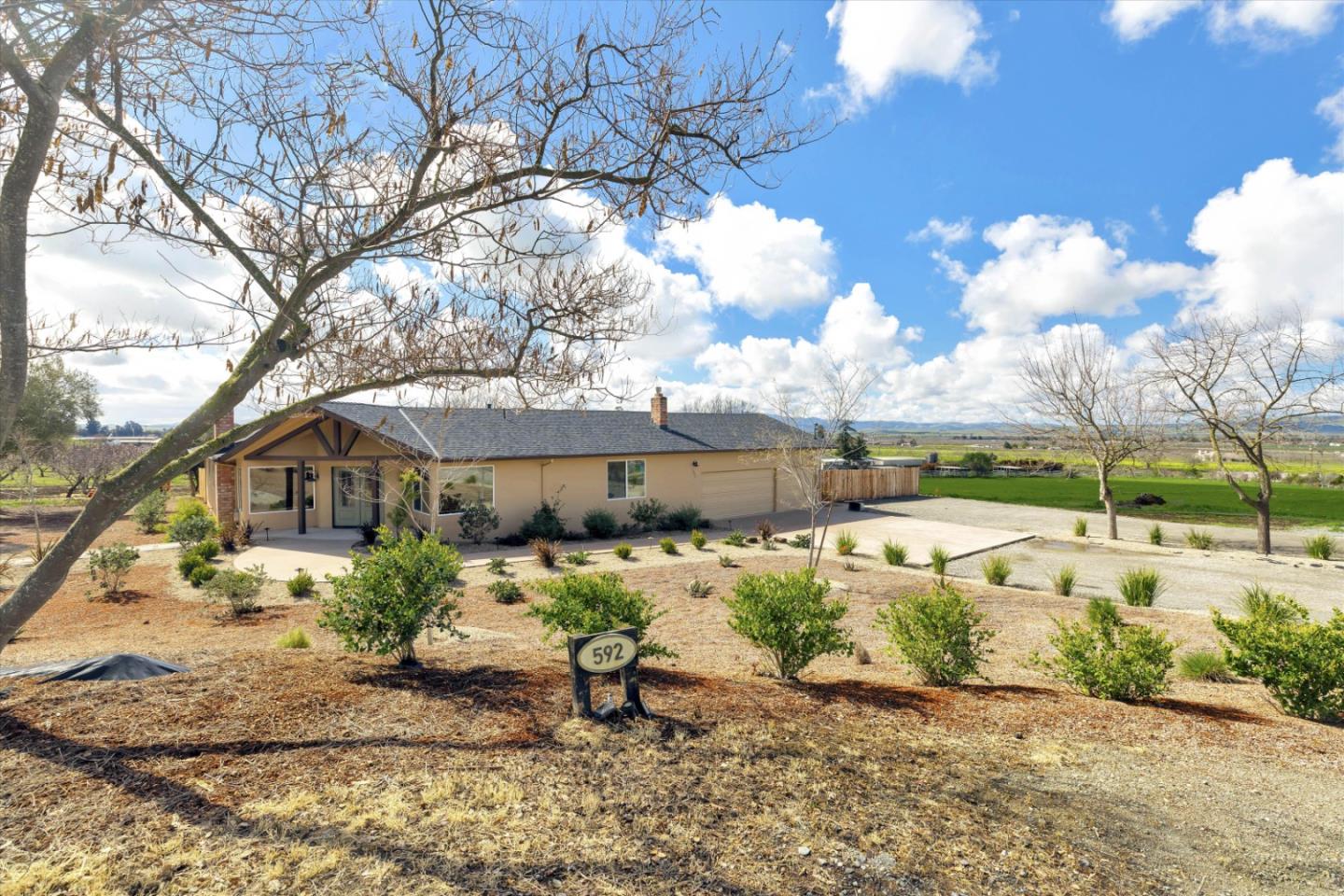 Detail Gallery Image 22 of 81 For 592 Foothill Rd, Hollister,  CA 95023 - 5 Beds | 3 Baths