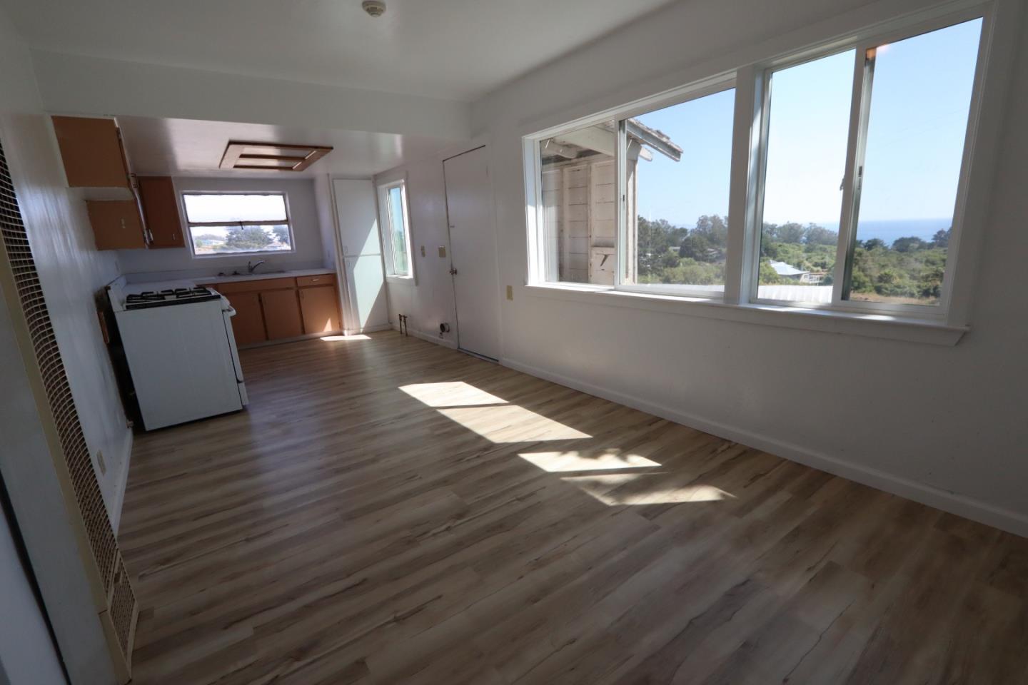 Detail Gallery Image 12 of 28 For 110 Crest Dr, Watsonville,  CA 95076 - – Beds | – Baths