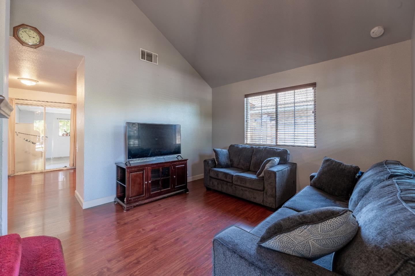 Detail Gallery Image 6 of 30 For 25760 Madison St, Chualar,  CA 93925 - 5 Beds | 3 Baths