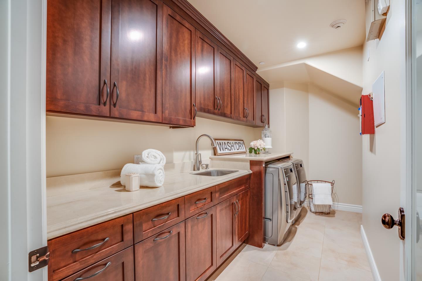Detail Gallery Image 16 of 34 For 15090 Park Dr, Saratoga,  CA 95070 - 4 Beds | 3/1 Baths