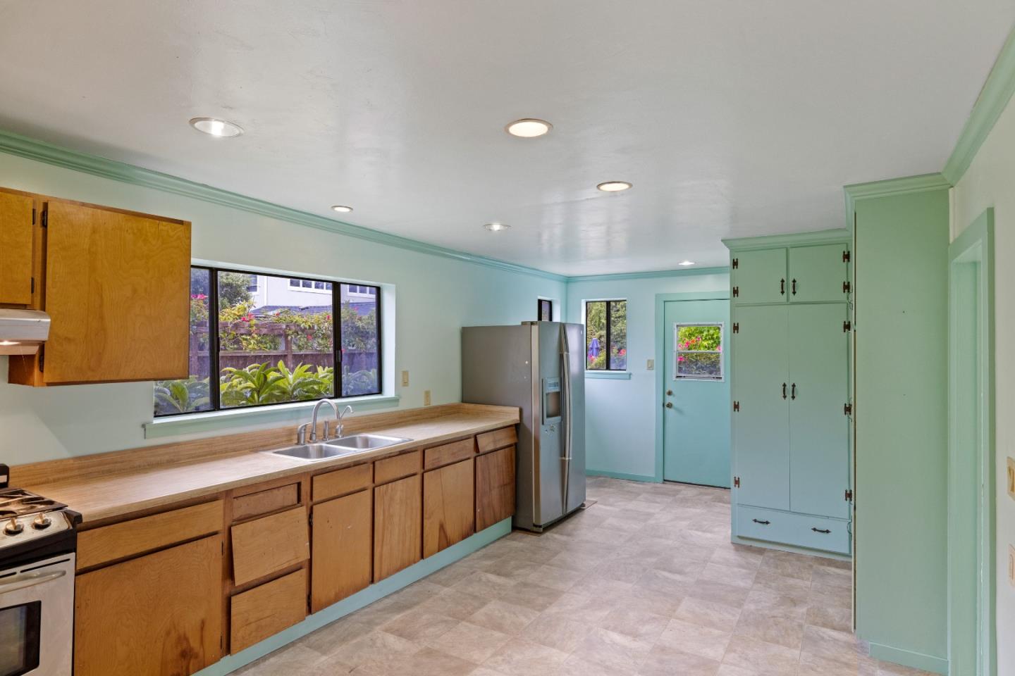 Detail Gallery Image 7 of 33 For 414 2nd St, Pacific Grove,  CA 93950 - 3 Beds | 1 Baths