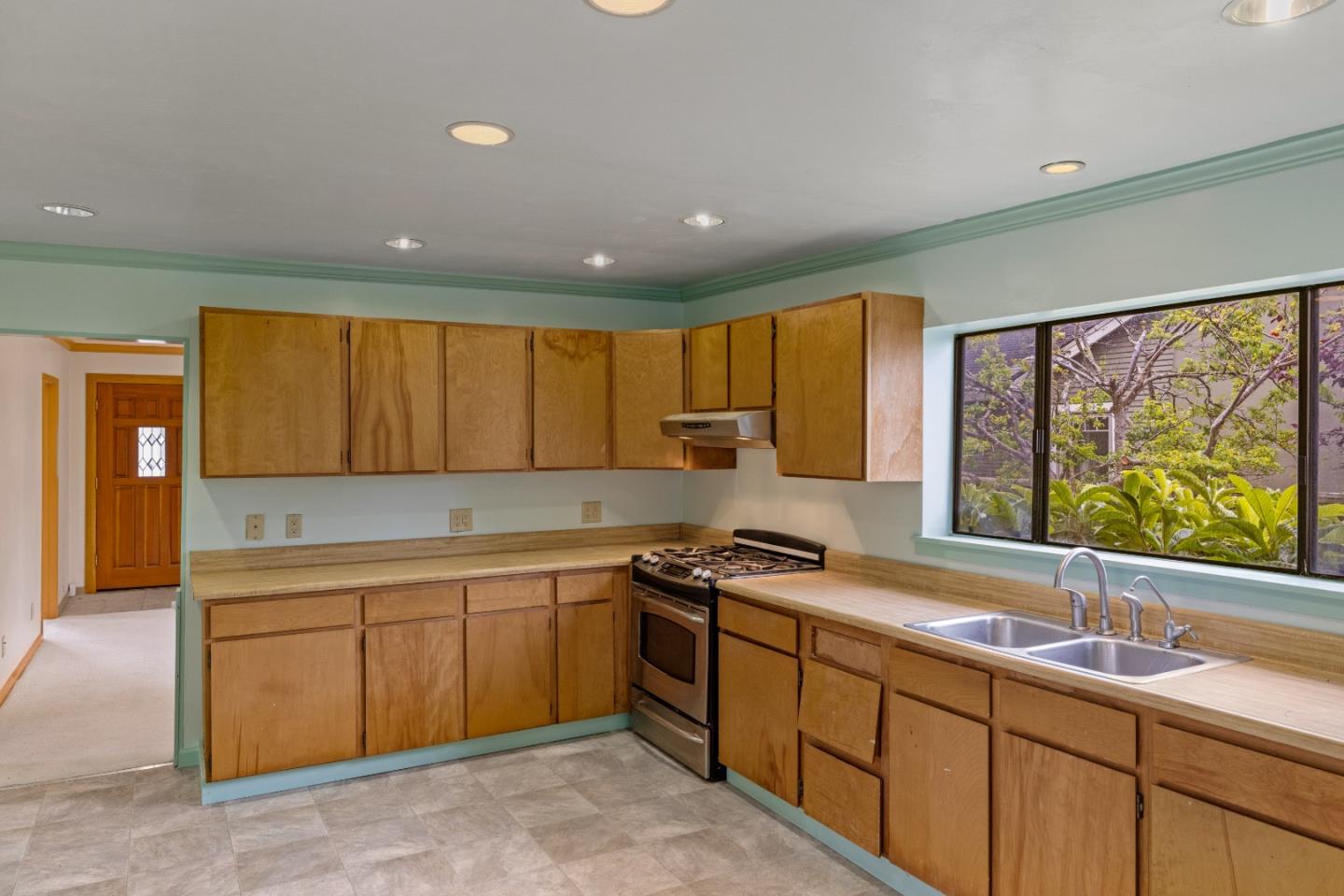 Detail Gallery Image 9 of 33 For 414 2nd St, Pacific Grove,  CA 93950 - 3 Beds | 1 Baths