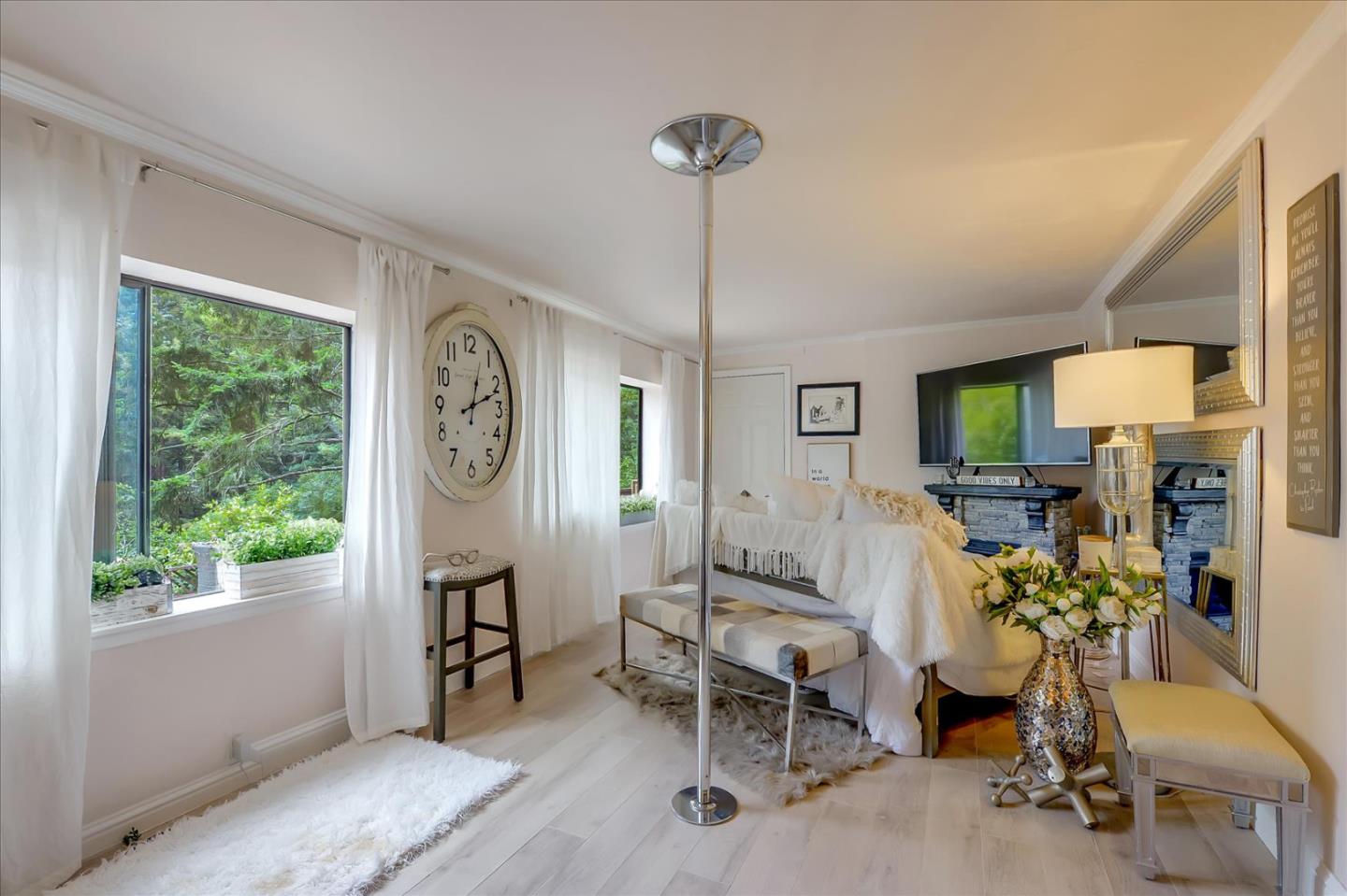 Detail Gallery Image 43 of 56 For 35 Echo Ln, Woodside,  CA 94062 - 4 Beds | 4/1 Baths