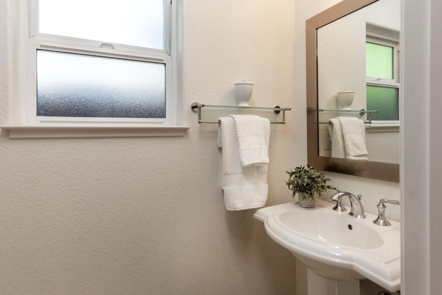 Detail Gallery Image 12 of 18 For 4926 Paseo Tranquillo, San Jose,  CA 95118 - 3 Beds | 2/1 Baths