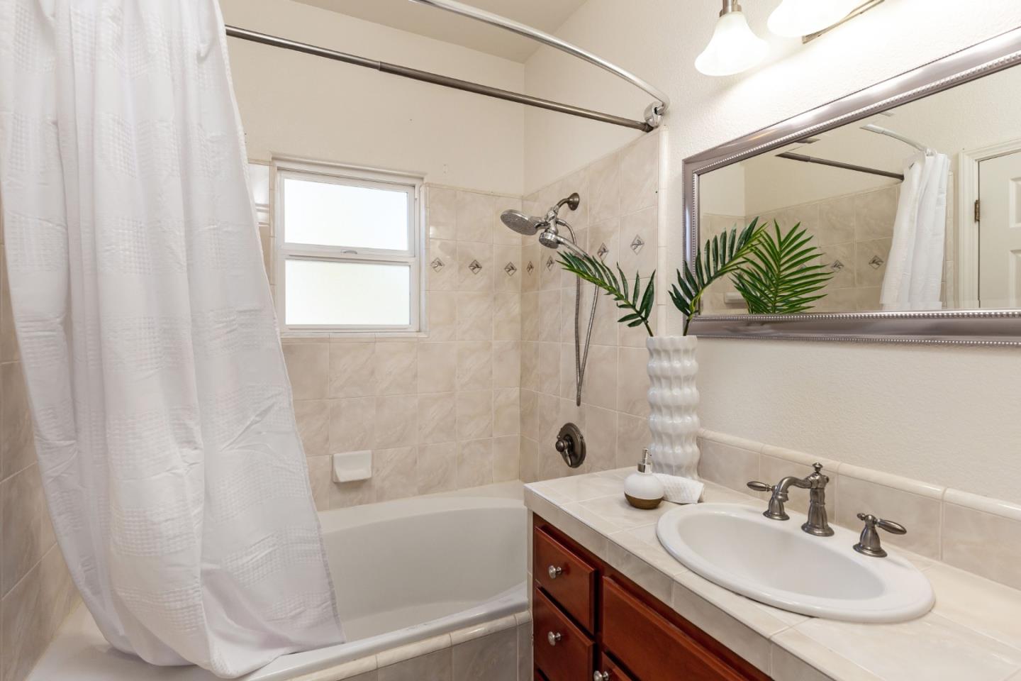 Detail Gallery Image 15 of 18 For 4926 Paseo Tranquillo, San Jose,  CA 95118 - 3 Beds | 2/1 Baths