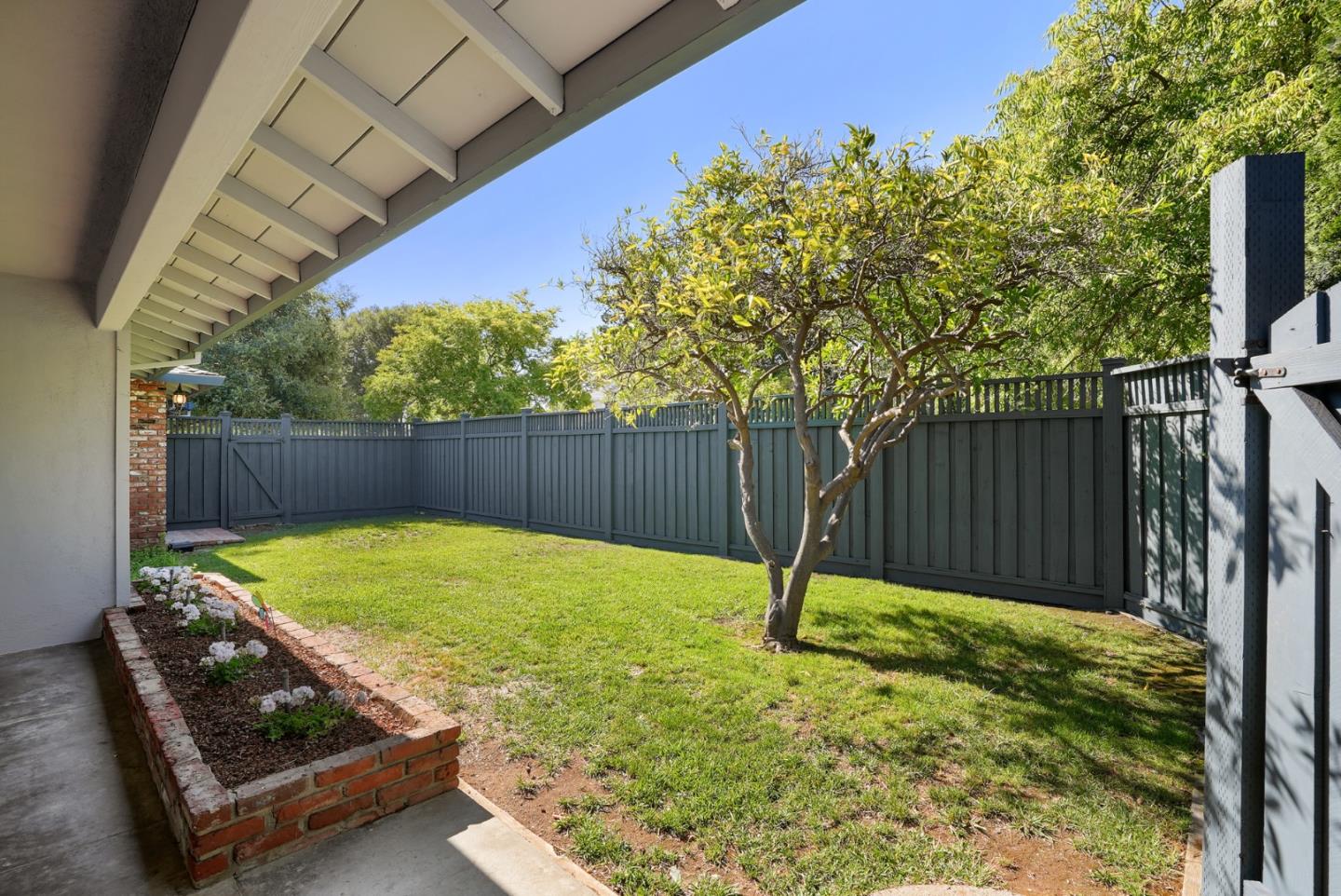 Detail Gallery Image 33 of 48 For 14 Sunkist Ln, Los Altos,  CA 94022 - 3 Beds | 3/1 Baths