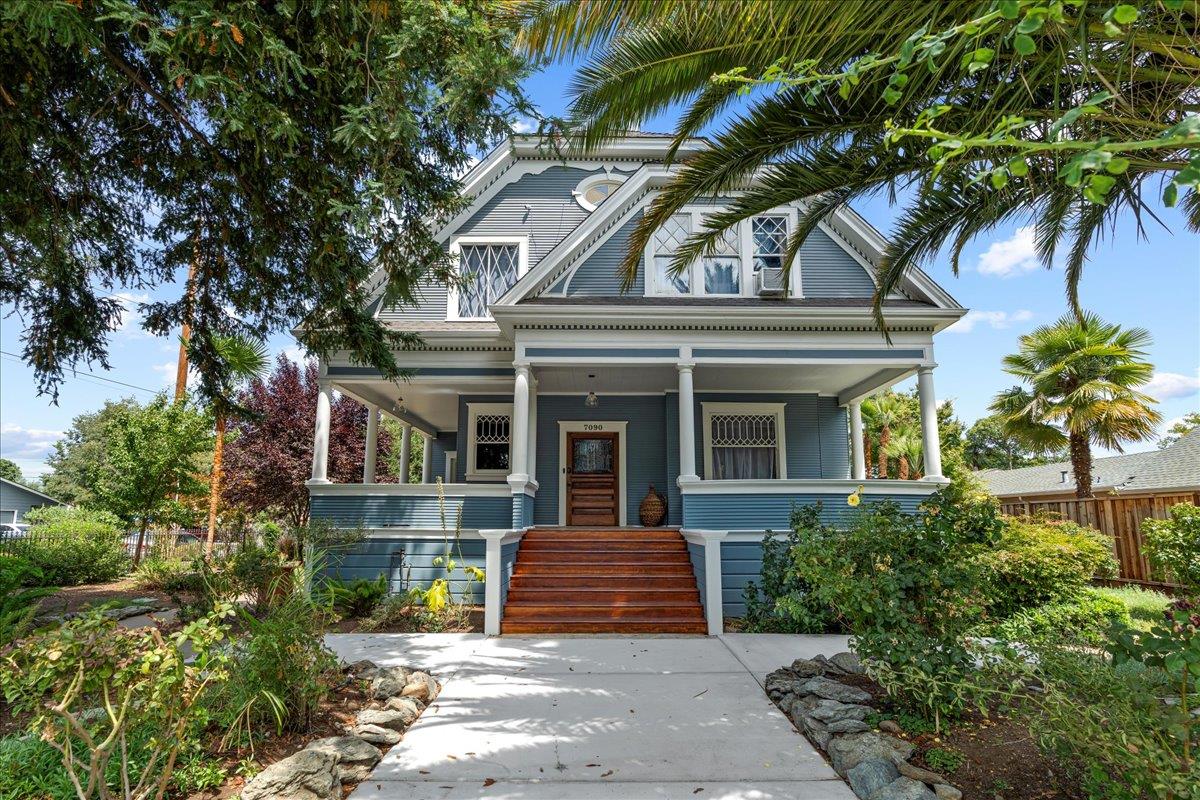 hollister home for sale