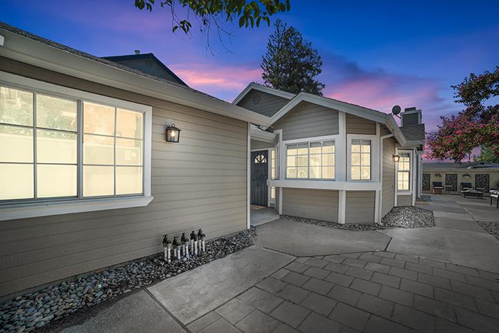 Detail Gallery Image 1 of 1 For 206 Laurelwood Cir, Manteca,  CA 95336 - 2 Beds | 2 Baths