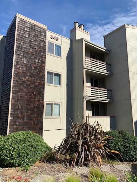 Detail Gallery Image 1 of 13 For 349 Philip Dr #305,  Daly City,  CA 94015 - 3 Beds | 2/1 Baths
