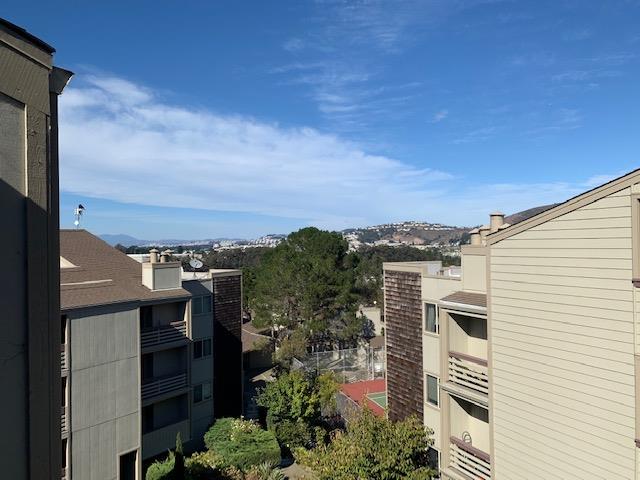 Detail Gallery Image 3 of 13 For 349 Philip Dr #305,  Daly City,  CA 94015 - 3 Beds | 2/1 Baths
