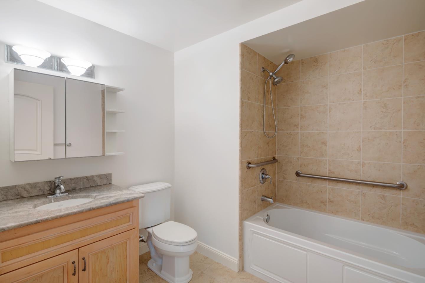 Detail Gallery Image 10 of 14 For 10 Crystal Springs Rd #2211,  San Mateo,  CA 94402 - 2 Beds | 2 Baths
