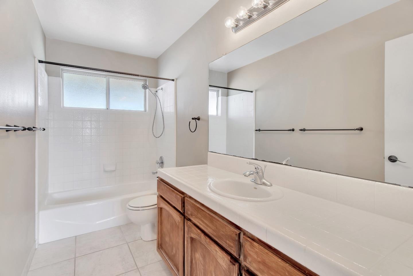Detail Gallery Image 11 of 23 For 46154 Meadowbrook Dr, King City,  CA 93930 - 3 Beds | 2 Baths