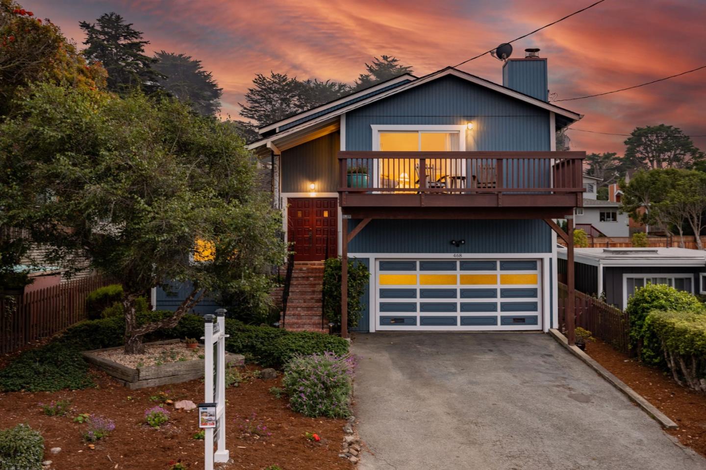 Detail Gallery Image 1 of 1 For 468 4th St, Montara,  CA 94037 - 3 Beds | 2/1 Baths
