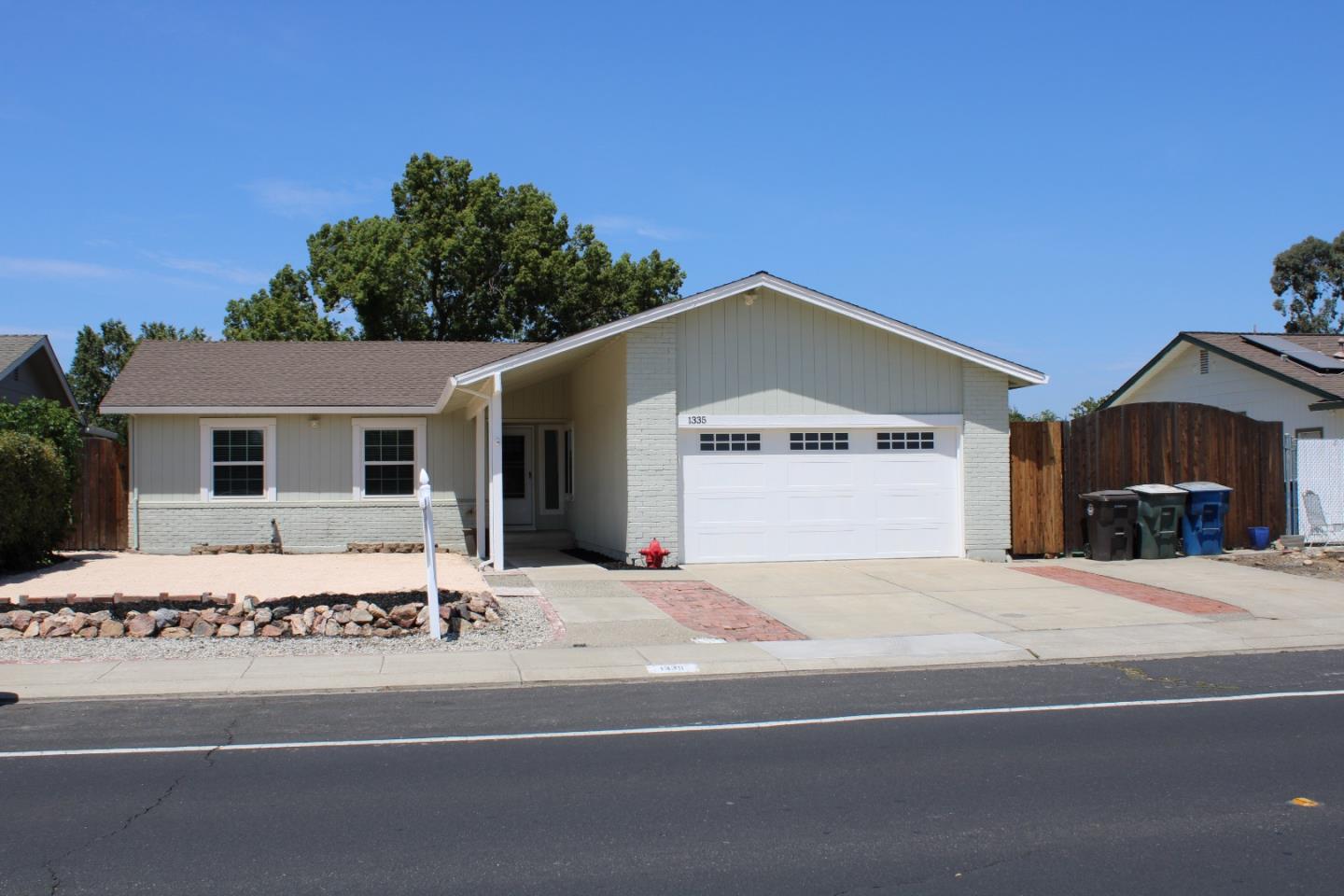 Detail Gallery Image 1 of 1 For 1335 Wawona St, Manteca,  CA 95337 - 4 Beds | 2 Baths