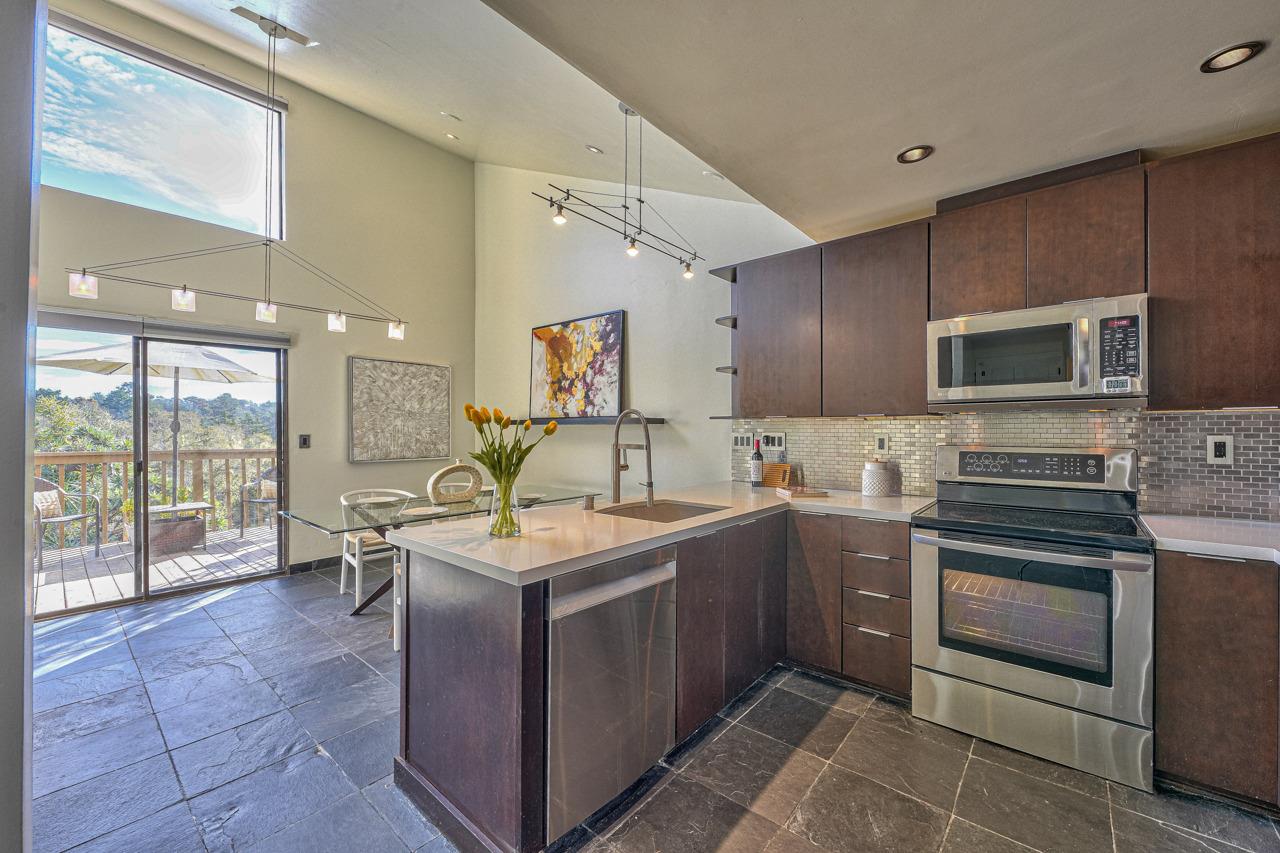 Detail Gallery Image 13 of 43 For 1 Montsalas Dr, Monterey,  CA 93940 - 2 Beds | 2 Baths