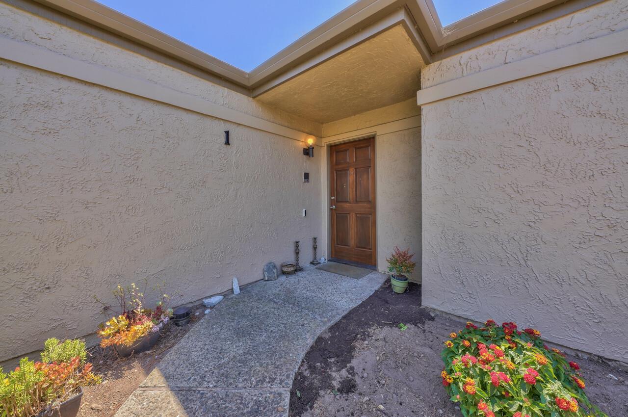 Detail Gallery Image 2 of 43 For 1 Montsalas Dr, Monterey,  CA 93940 - 2 Beds | 2 Baths