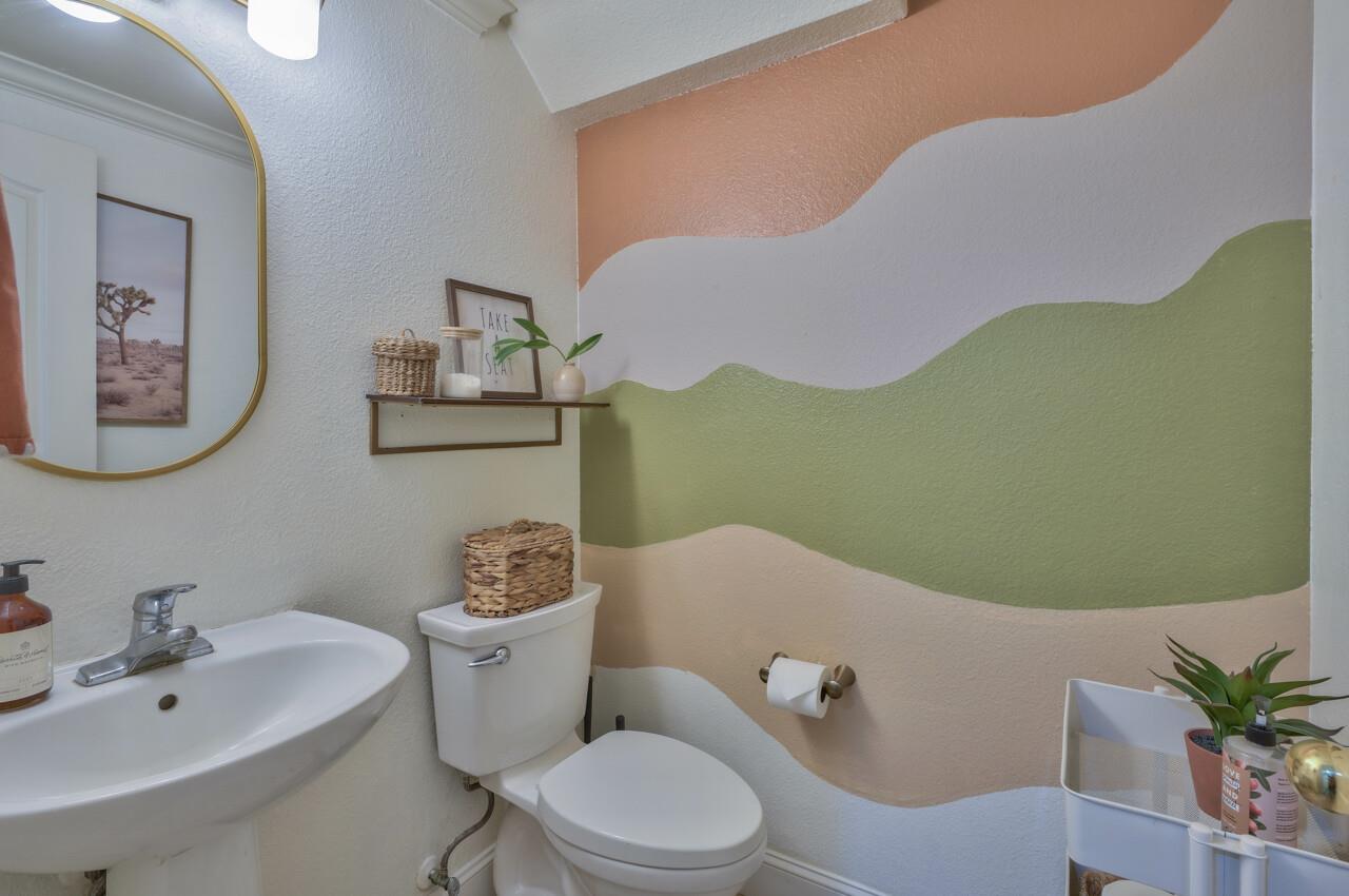 Detail Gallery Image 14 of 28 For 27335 Bavella Way, Salinas,  CA 93908 - 3 Beds | 2/1 Baths