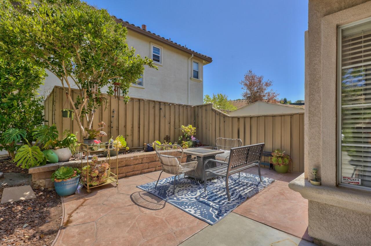Detail Gallery Image 2 of 28 For 27335 Bavella Way, Salinas,  CA 93908 - 3 Beds | 2/1 Baths