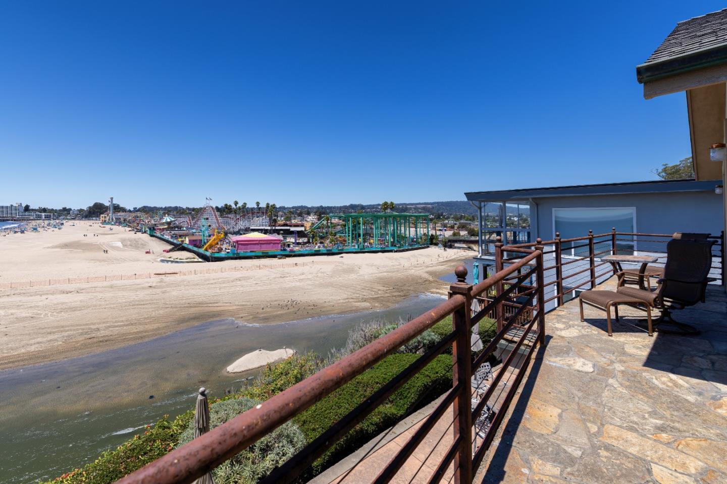 1148 E Cliff Dr, Santa Cruz, CA 95062 6 Beds 4 Baths (Expired) ML81904444 MLSL