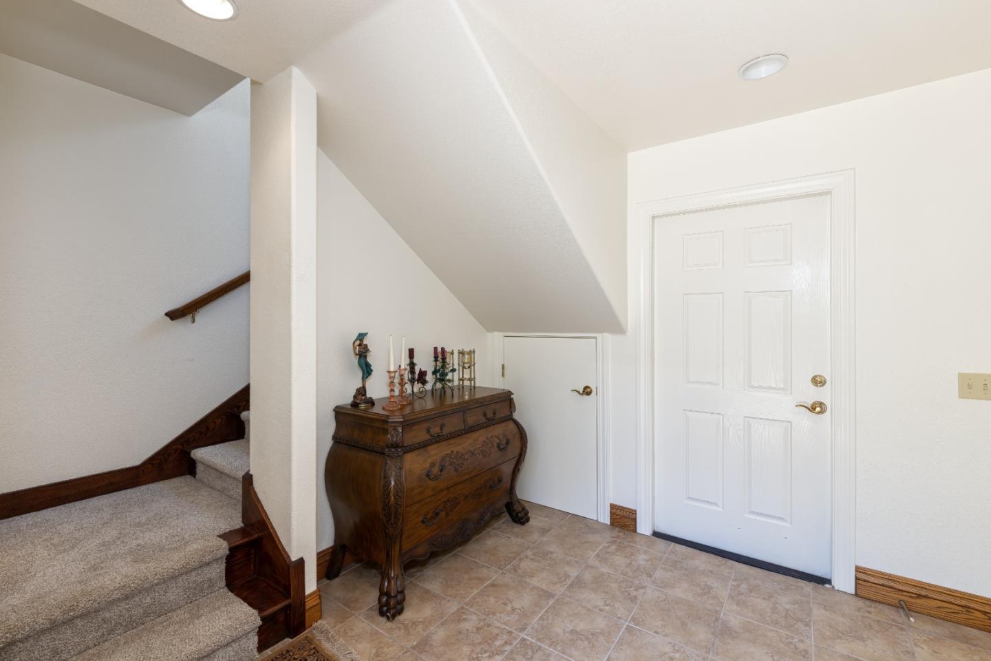 Detail Gallery Image 9 of 36 For 1148 E Cliff Dr, Santa Cruz,  CA 95062 - 6 Beds | 4 Baths