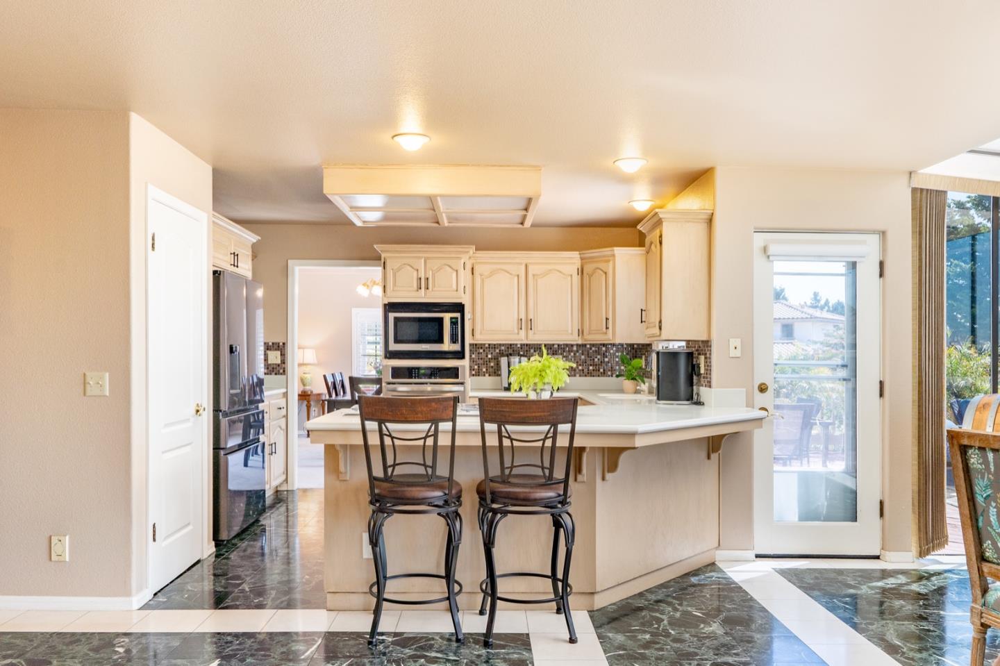 Detail Gallery Image 15 of 37 For 18423 Meadow Ridge Rd, Salinas,  CA 93907 - 3 Beds | 3 Baths