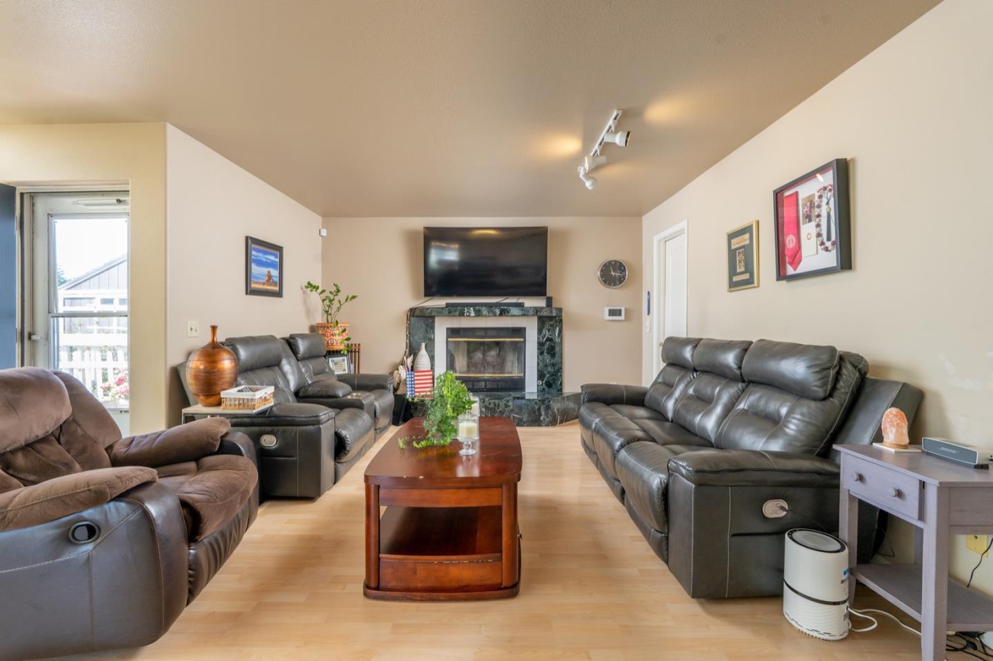 Detail Gallery Image 18 of 37 For 18423 Meadow Ridge Rd, Salinas,  CA 93907 - 3 Beds | 3 Baths