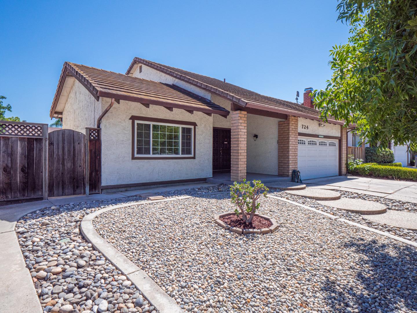 Detail Gallery Image 9 of 57 For 724 Amanda Dr, San Jose,  CA 95136 - 4 Beds | 2 Baths