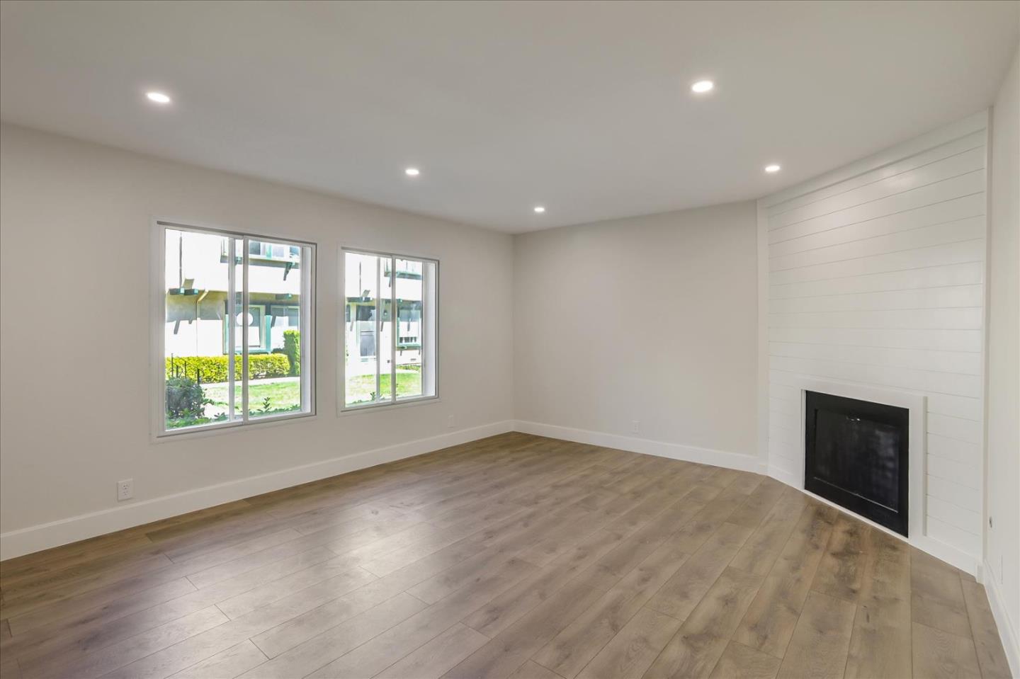 Detail Gallery Image 3 of 26 For 1031 Clyde Ave #803,  Santa Clara,  CA 95054 - 2 Beds | 2/1 Baths