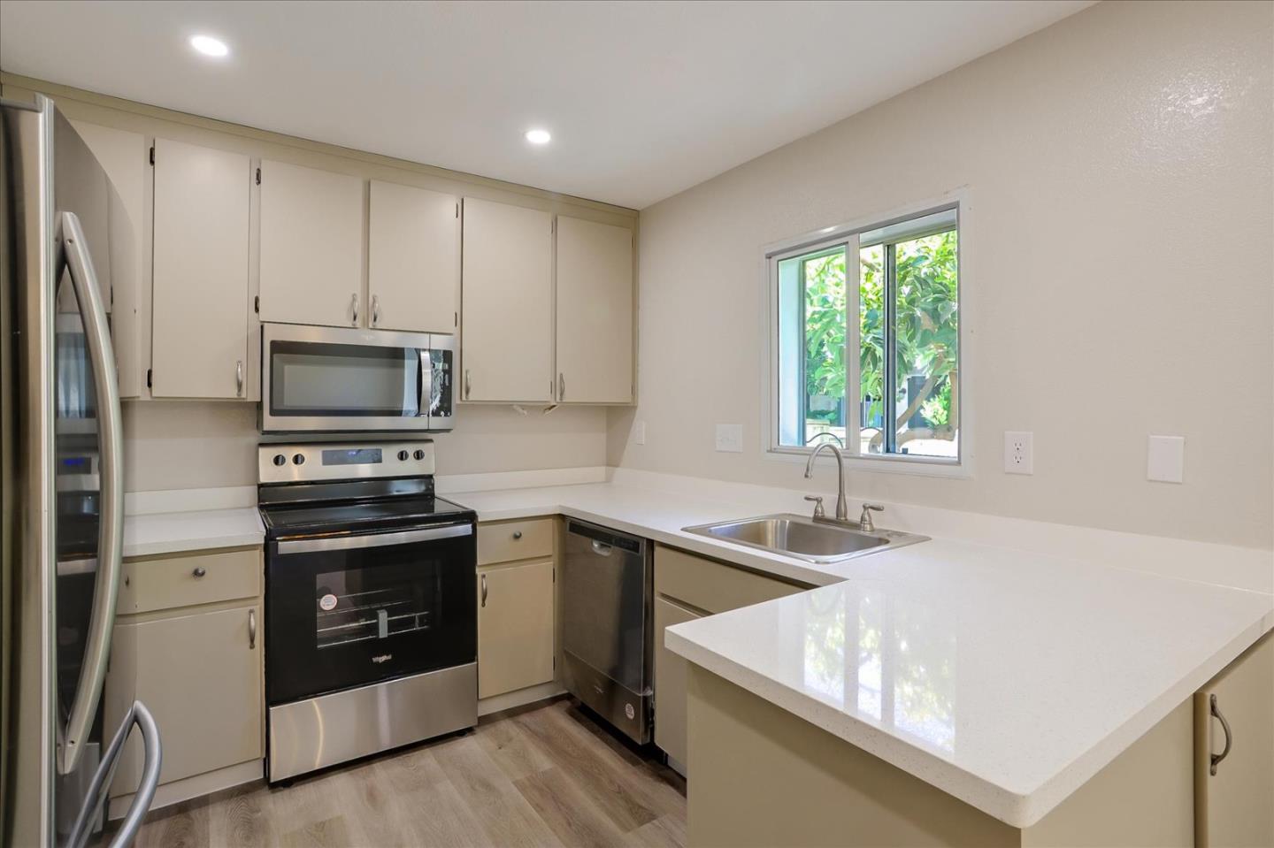 Detail Gallery Image 5 of 26 For 1031 Clyde Ave #803,  Santa Clara,  CA 95054 - 2 Beds | 2/1 Baths