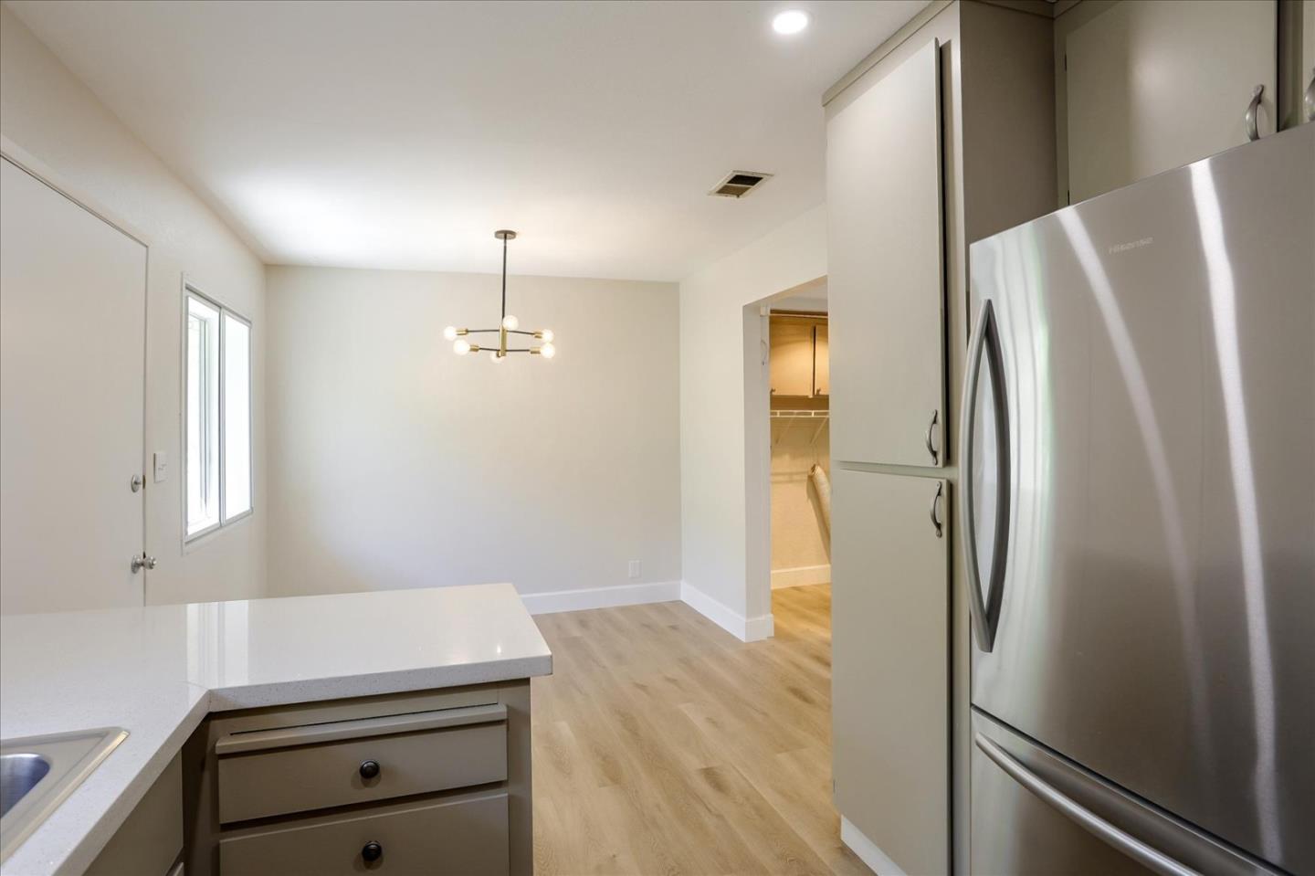 Detail Gallery Image 6 of 26 For 1031 Clyde Ave #803,  Santa Clara,  CA 95054 - 2 Beds | 2/1 Baths